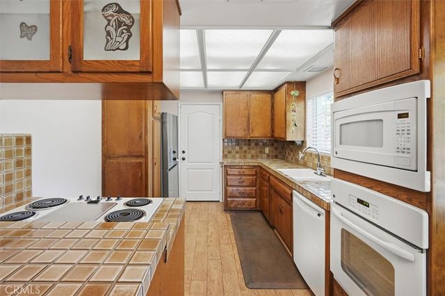 25085 Highspring, Newhall, CA 91321