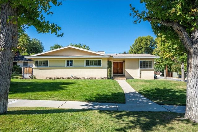 25085 Highspring, Newhall, CA 91321