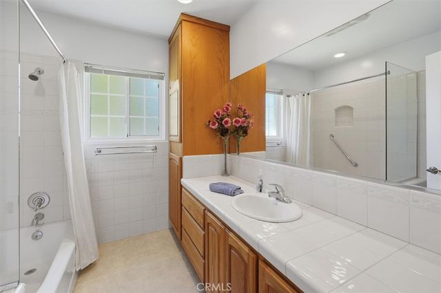 25085 Highspring, Newhall, CA 91321