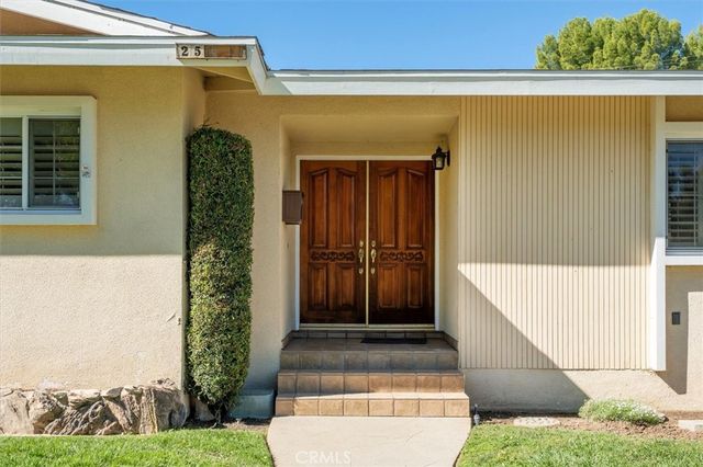 25085 Highspring, Newhall, CA 91321