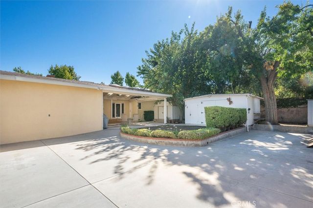 25085 Highspring, Newhall, CA 91321