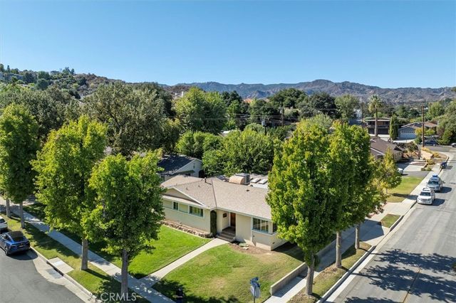 25085 Highspring, Newhall, CA 91321