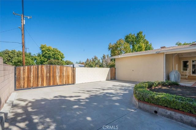 25085 Highspring, Newhall, CA 91321