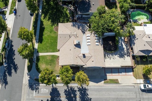 25085 Highspring, Newhall, CA 91321