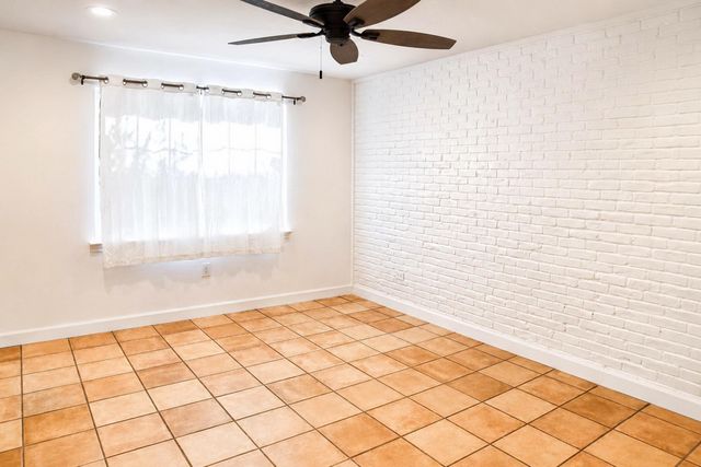 2744 Briarhurst Drive 31, Houston, TX 77057