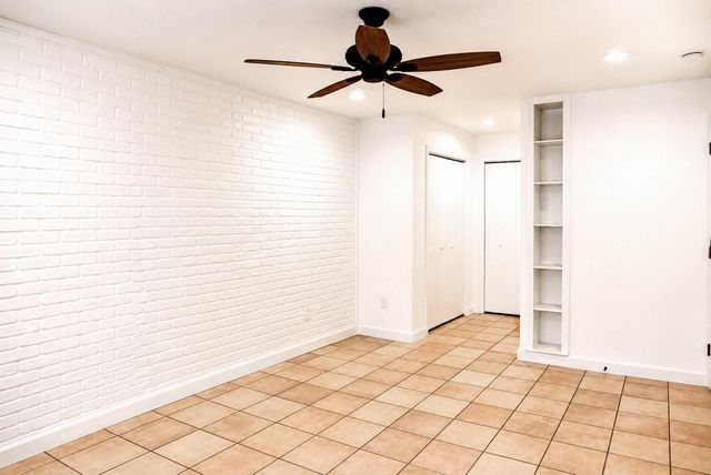 2744 Briarhurst Drive 31, Houston, TX 77057