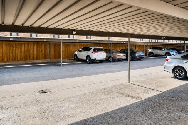 2744 Briarhurst Drive 31, Houston, TX 77057