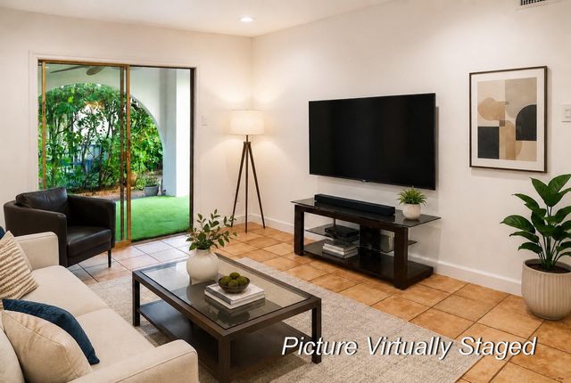 2744 Briarhurst Drive 31, Houston, TX 77057