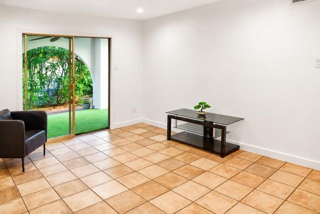 2744 Briarhurst Drive 31, Houston, TX 77057
