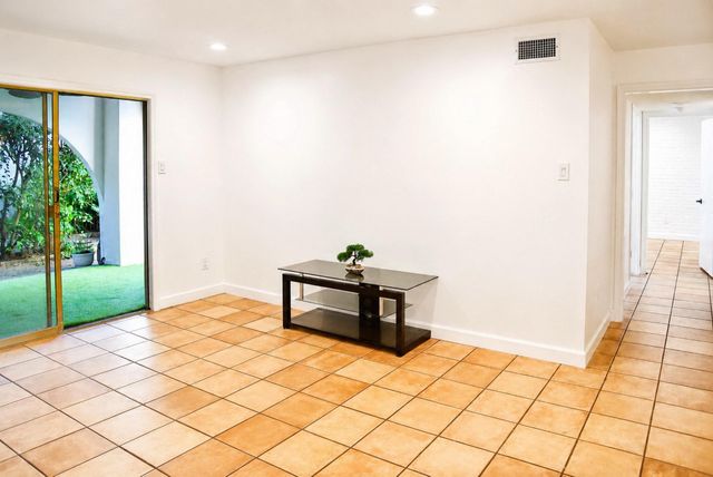 2744 Briarhurst Drive 31, Houston, TX 77057