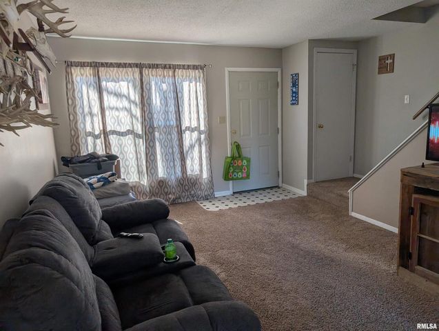 21 MANOR Drive, Park View, IA 52748