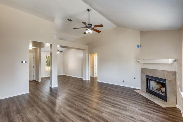 124 Meadowside DR, Hutto, TX 78634