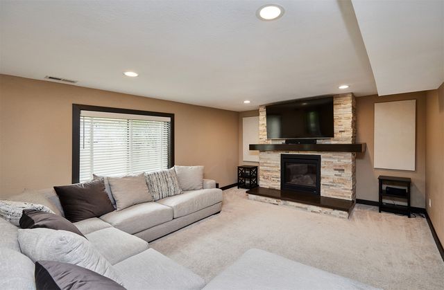 4533 NW 167th Street, Clive, IA 50325