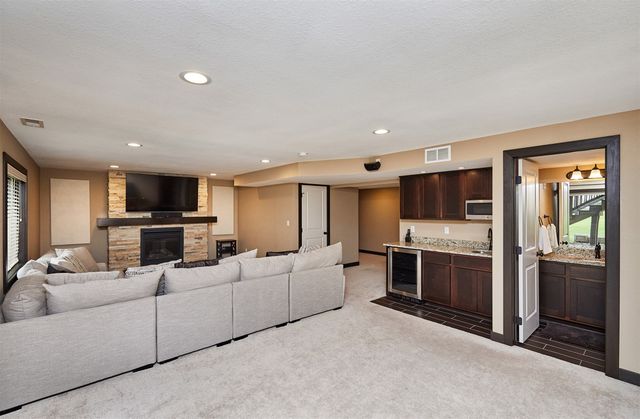 4533 NW 167th Street, Clive, IA 50325