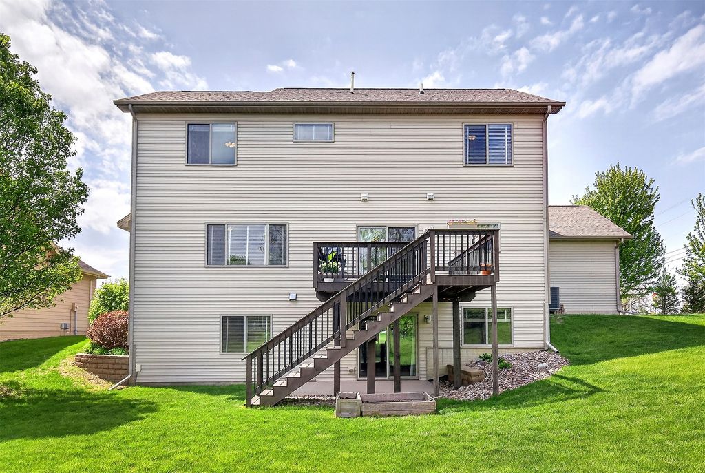 4533 NW 167th Street, Clive, IA 50325