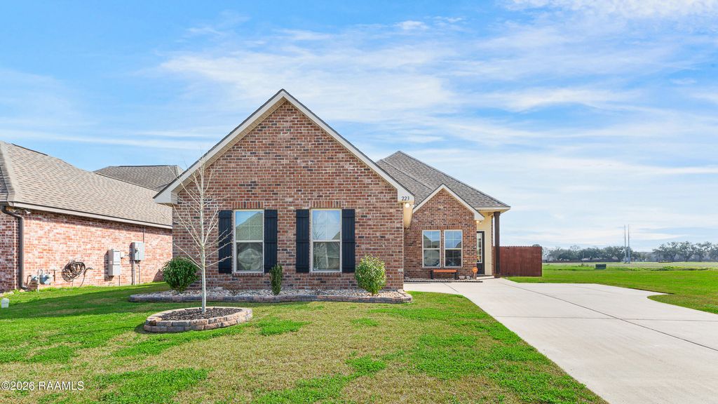 223 Preston Rose Lane, Youngsville, LA 70592