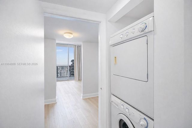 1750 N Bayshore Dr 3811, Miami, FL 33132