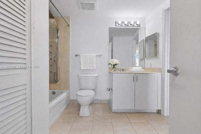 1750 N Bayshore Dr 3811, Miami, FL 33132