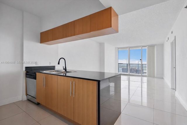 1750 N Bayshore Dr 3811, Miami, FL 33132