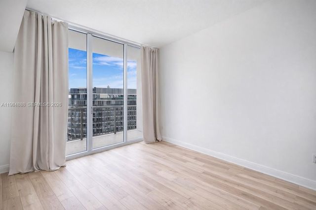 1750 N Bayshore Dr 3811, Miami, FL 33132