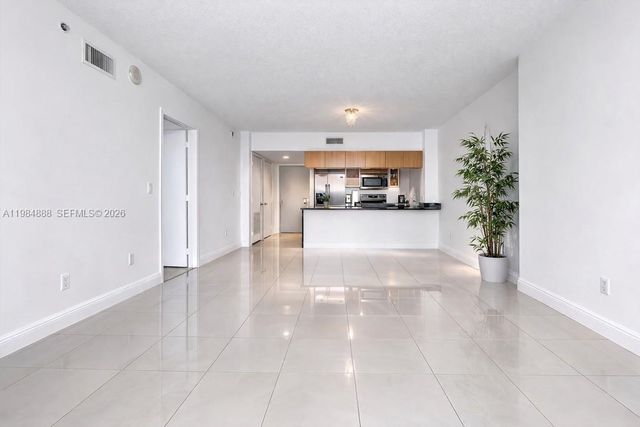 1750 N Bayshore Dr 3811, Miami, FL 33132