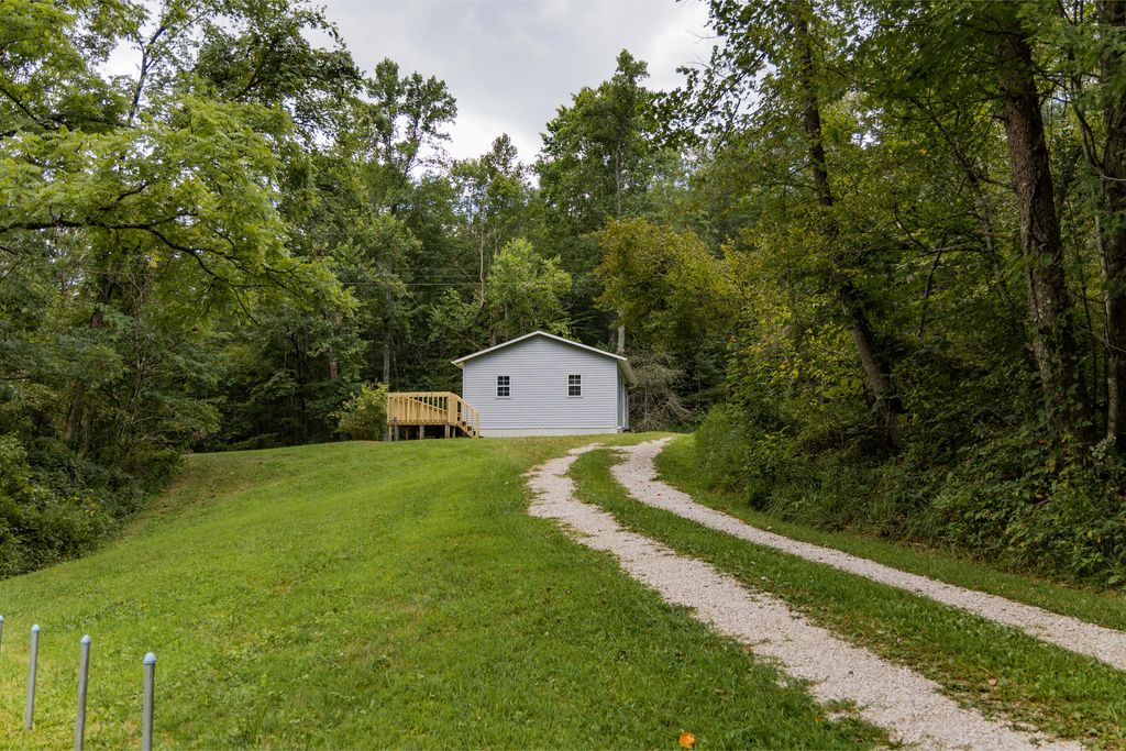 1295 Old State Road, Wellington, KY 40387