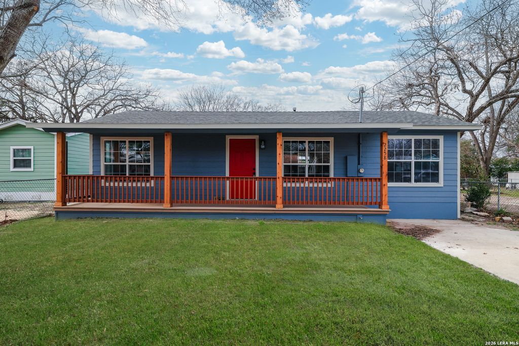 2258 W Mill St, New Braunfels, TX 78130