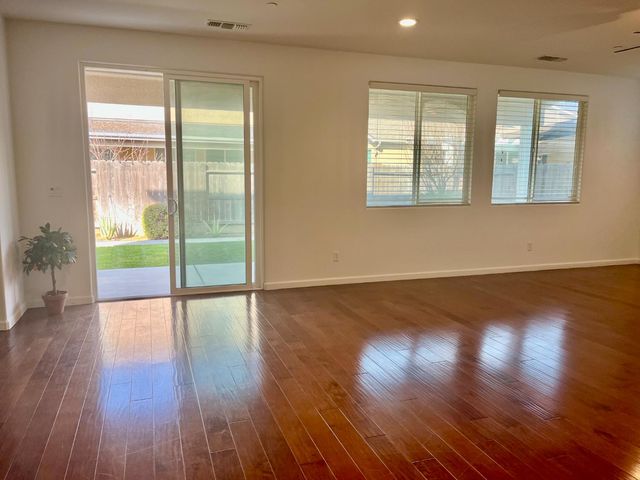 6888 W Parr, Fresno, CA 93722