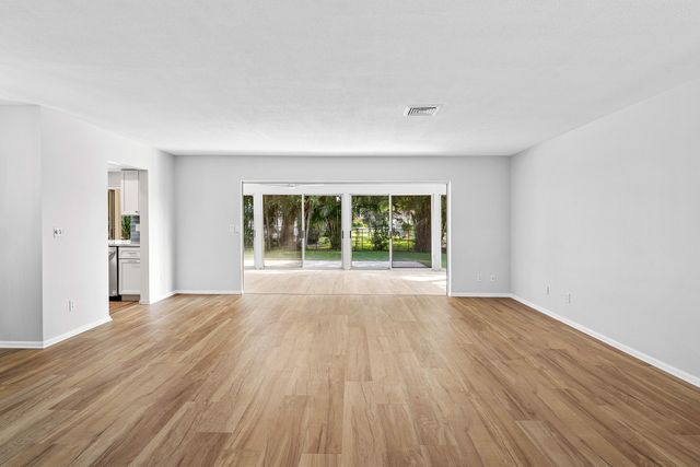 433 Pine Villa Drive, Atlantis, FL 33462