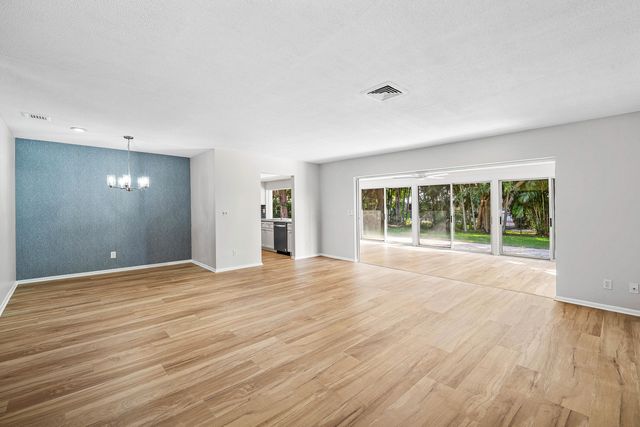 433 Pine Villa Drive, Atlantis, FL 33462