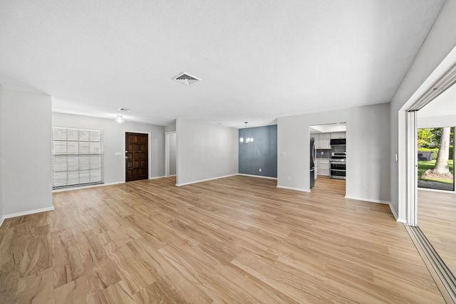 433 Pine Villa Drive, Atlantis, FL 33462