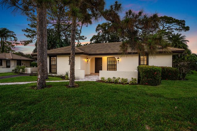 433 Pine Villa Drive, Atlantis, FL 33462