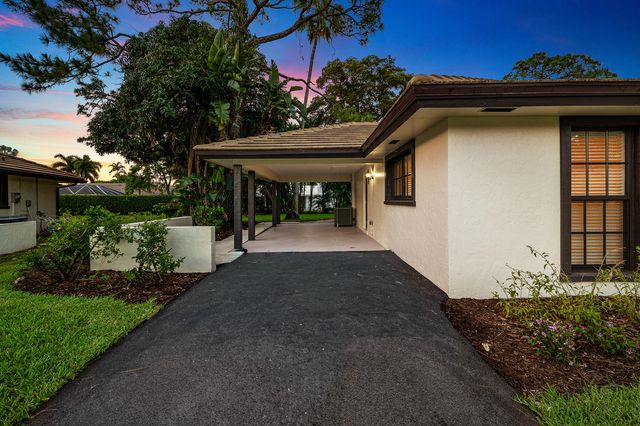 433 Pine Villa Drive, Atlantis, FL 33462
