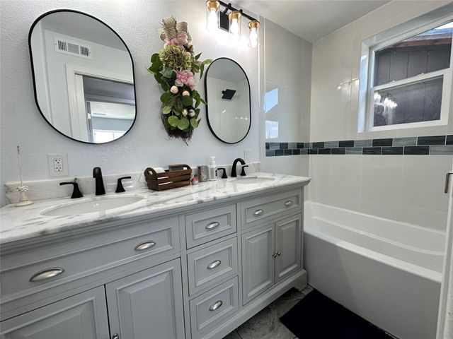 195 Lakeside Drive, Zavalla, TX 75980