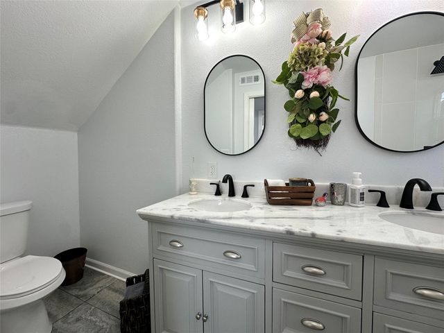 195 Lakeside Drive, Zavalla, TX 75980