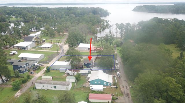 195 Lakeside Drive, Zavalla, TX 75980