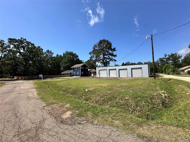 195 Lakeside Drive, Zavalla, TX 75980