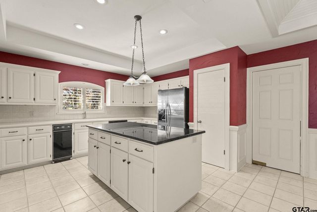 1807 Royal Oak Dr, Tyler, TX 75703