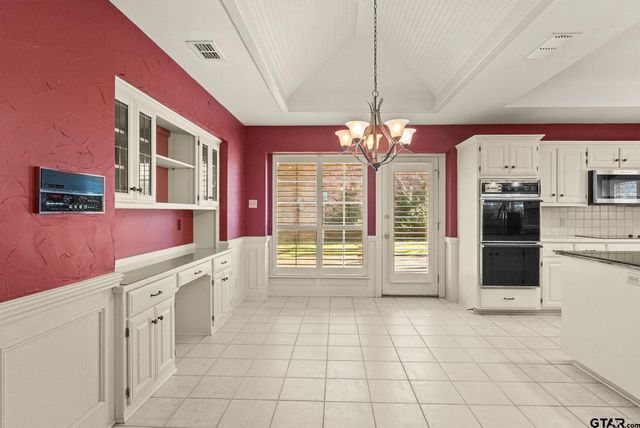 1807 Royal Oak Dr, Tyler, TX 75703