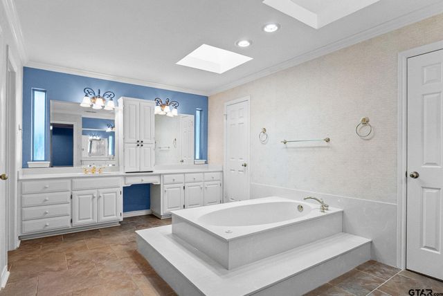 1807 Royal Oak Dr, Tyler, TX 75703