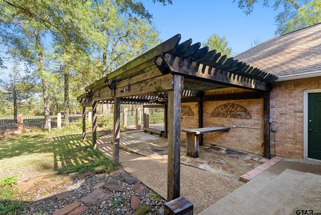 1807 Royal Oak Dr, Tyler, TX 75703