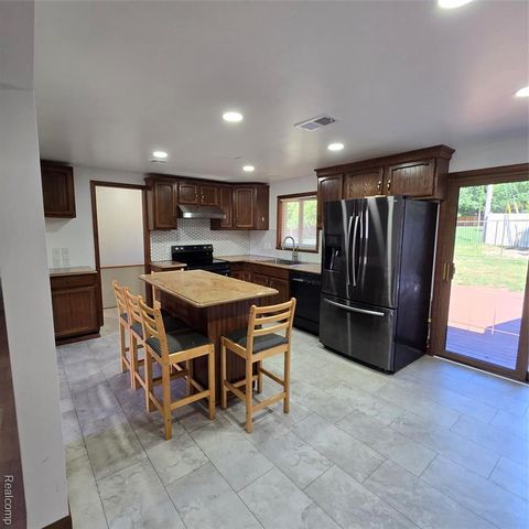311 Nevada Avenue, Rochester Hills, MI 48309