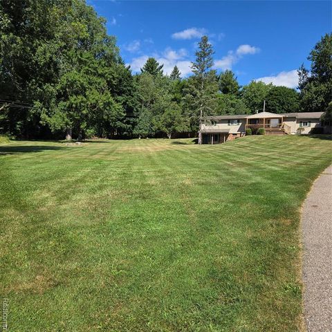 311 Nevada Avenue, Rochester Hills, MI 48309