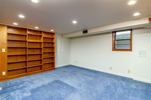 2216 Duff Avenue, Ames, IA 50010