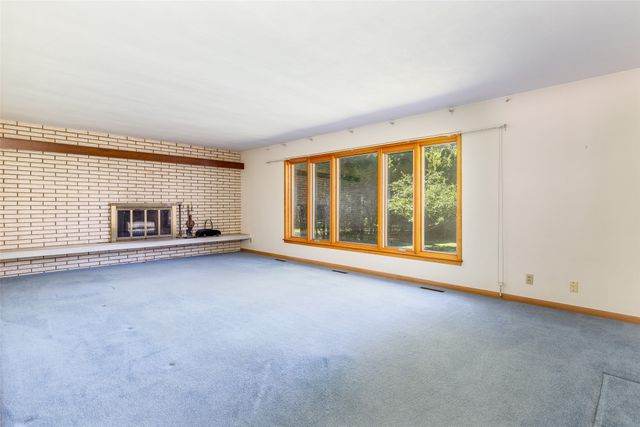 2216 Duff Avenue, Ames, IA 50010