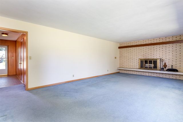 2216 Duff Avenue, Ames, IA 50010