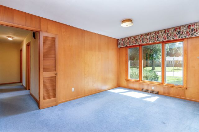 2216 Duff Avenue, Ames, IA 50010