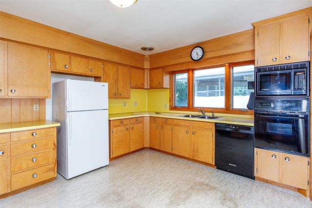 2216 Duff Avenue, Ames, IA 50010