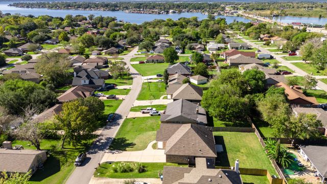 12738 Lake Conroe Hills Drive, Willis, TX 77318