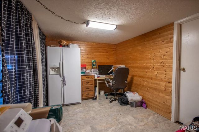 21764 Rice Drive, Lebanon, MO 65536